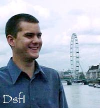 Josh e il LondonEye alle sue spalle